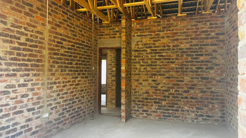 Interior brickwork and designated built-in cupboard (BIC) area