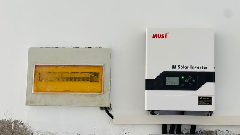 Solar inverter and distribution board installation