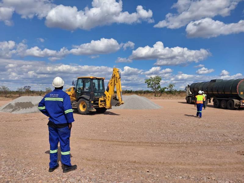 Mobilising plant for road precoating