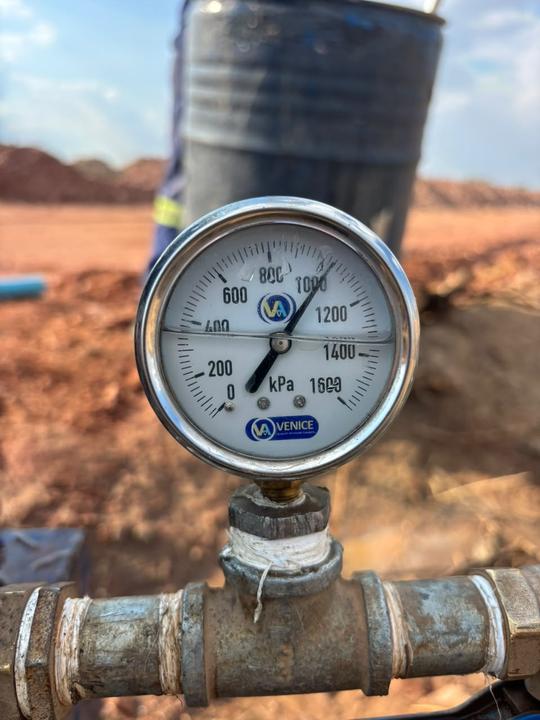 The pressure gauge during the water main test