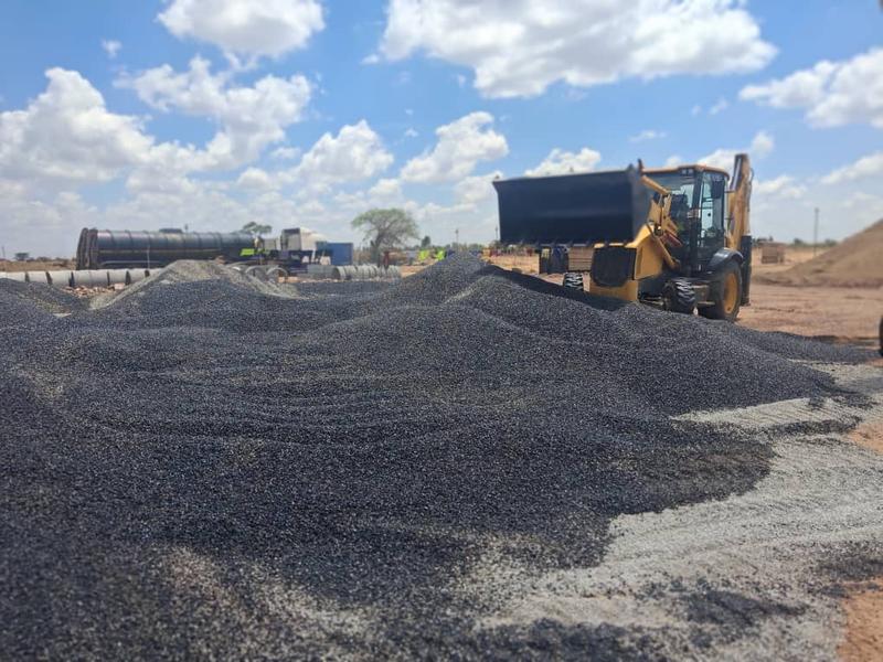 Precoated chips on site ahead of tarring