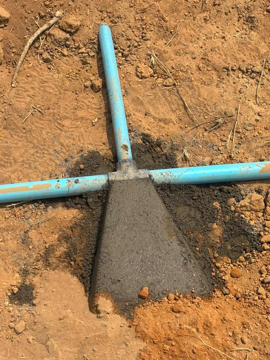 Casting a thrust block at a pipe junction