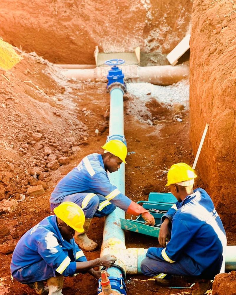 Crew connecting a water main